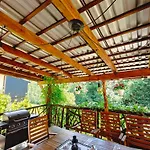 Na Gorach Z Goraca Balia I Sauna 山林小屋 *