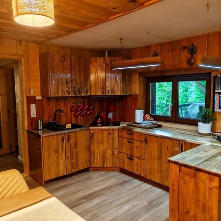Na Górach Z Gorącą Balią Lodge *
