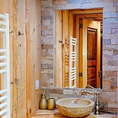 Na Górach Z Gorącą Balią Lodge *