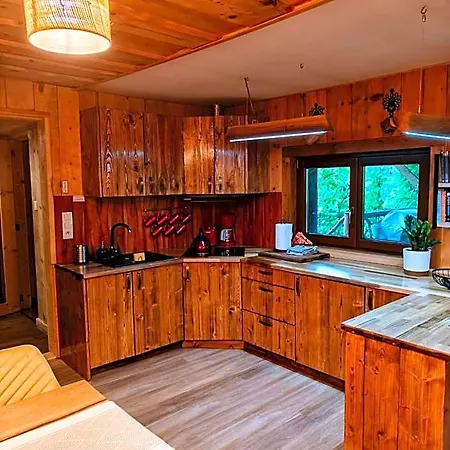 Na Górach Z Gorącą Balią Lodge *